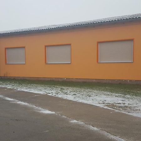 Gaestepension - Elsterland Am Sport- Und Freizeitpark Bagian luar foto